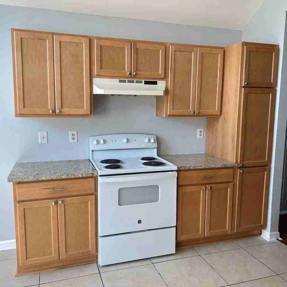 3056 Yorktown Cir - Photo 2 of 10