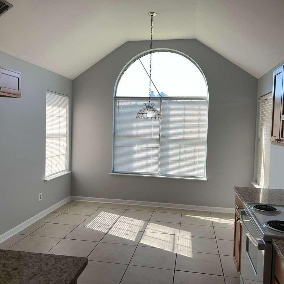 3056 Yorktown Cir - Photo 5 of 10