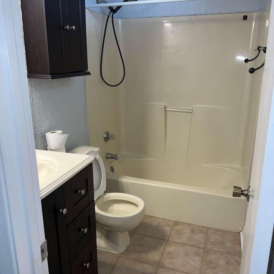 3056 Yorktown Cir - Photo 6 of 10