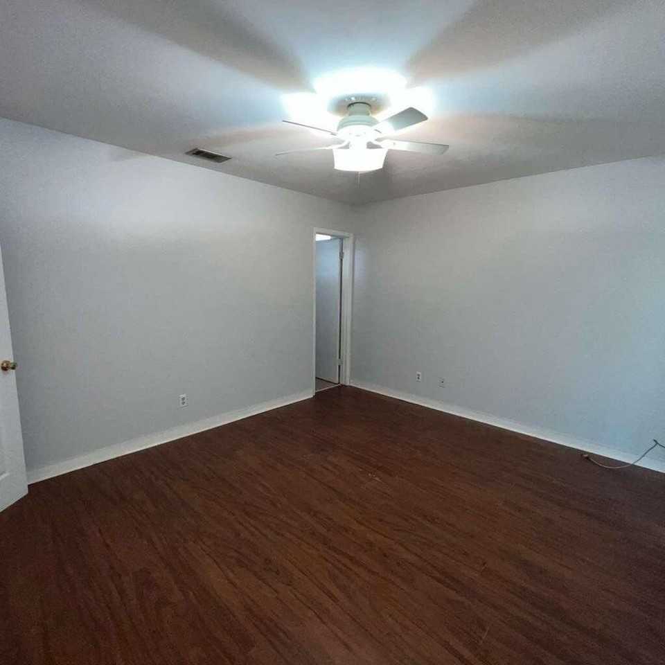 3056 Yorktown Cir - Photo 7 of 10