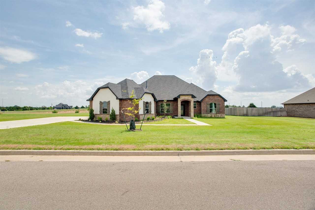 7009 Chisholm Ranch Dr - Photo 2 of 36