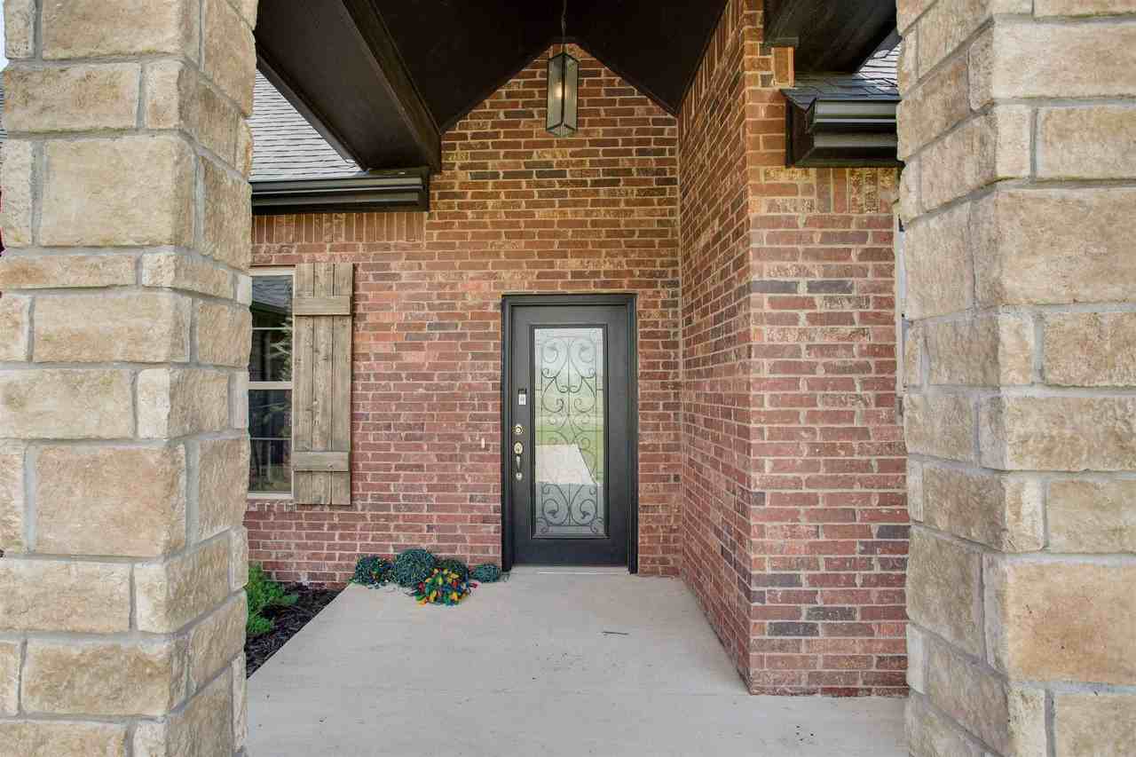 7009 Chisholm Ranch Dr - Photo 3 of 36