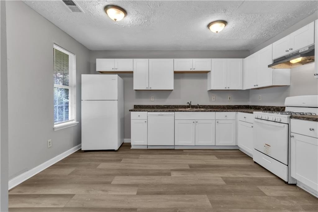 3559 Ashley Station Dr Sw - Photo 3 of 28