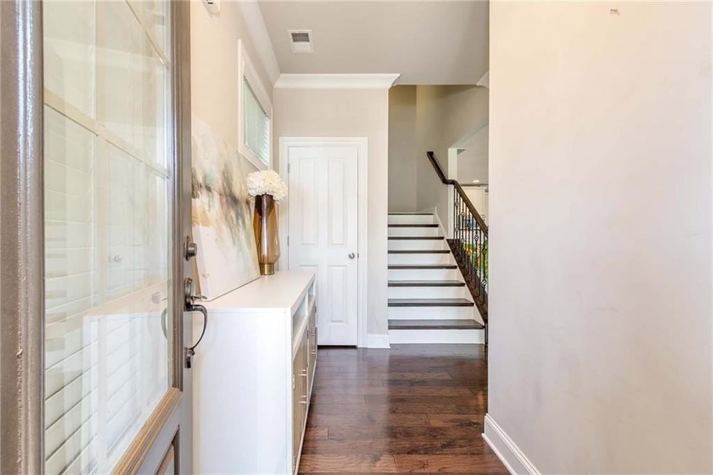 7875 Crownpoint Dr - Photo 3 of 50