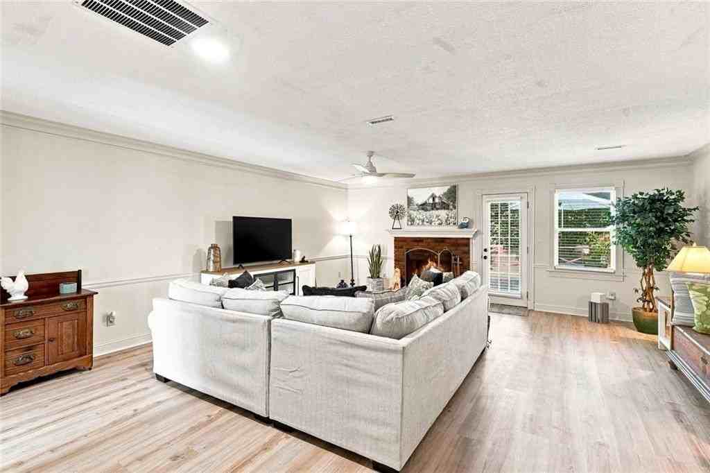1208 Magnolia Way Se - Photo 4 of 40