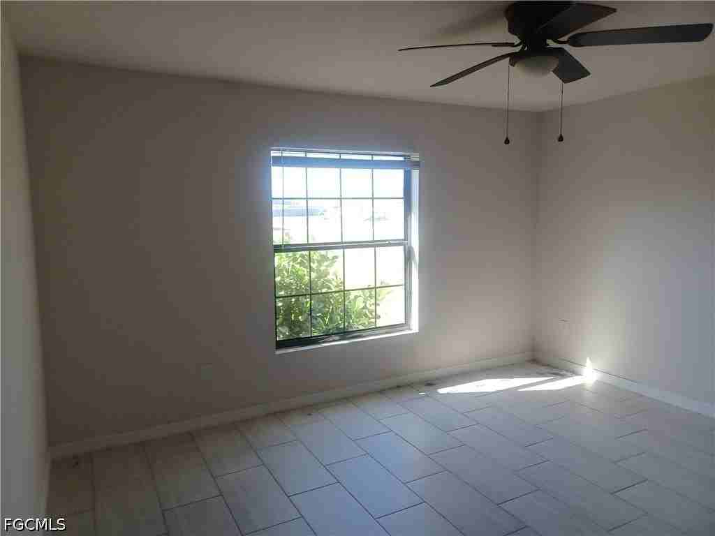 637 Ne 5th Ave - Photo 4 of 15