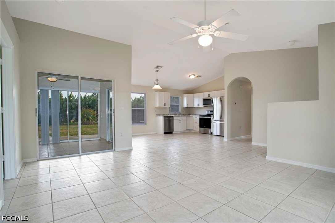 1020 Se 26th Ter - Photo 4 of 21