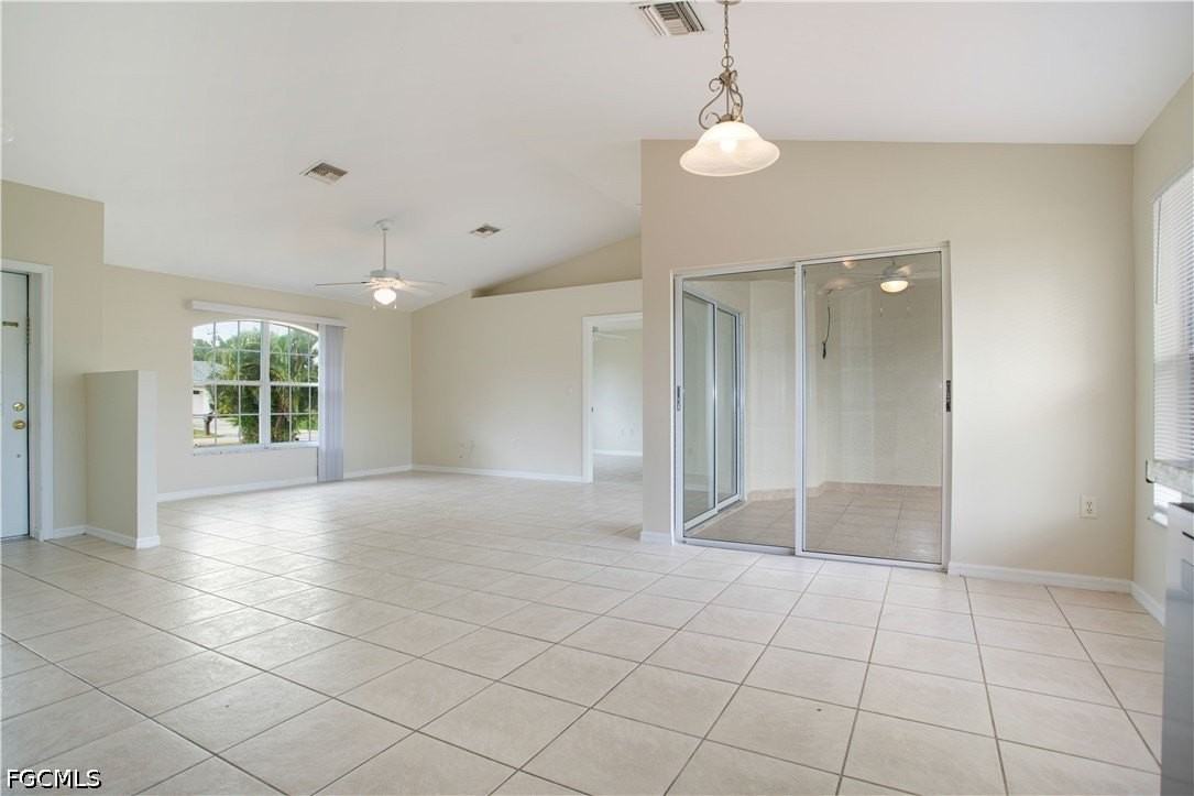 1020 Se 26th Ter - Photo 5 of 21