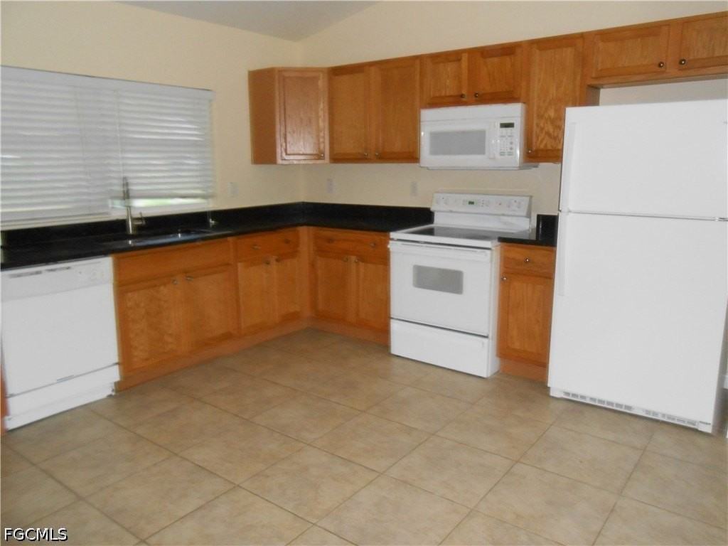 924 Hollister Ave - Photo 2 of 10