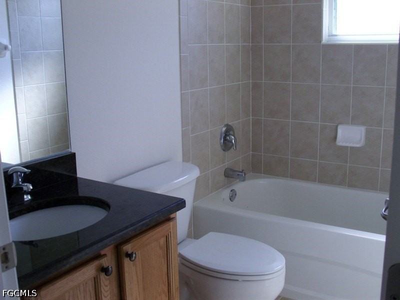 924 Hollister Ave - Photo 5 of 10