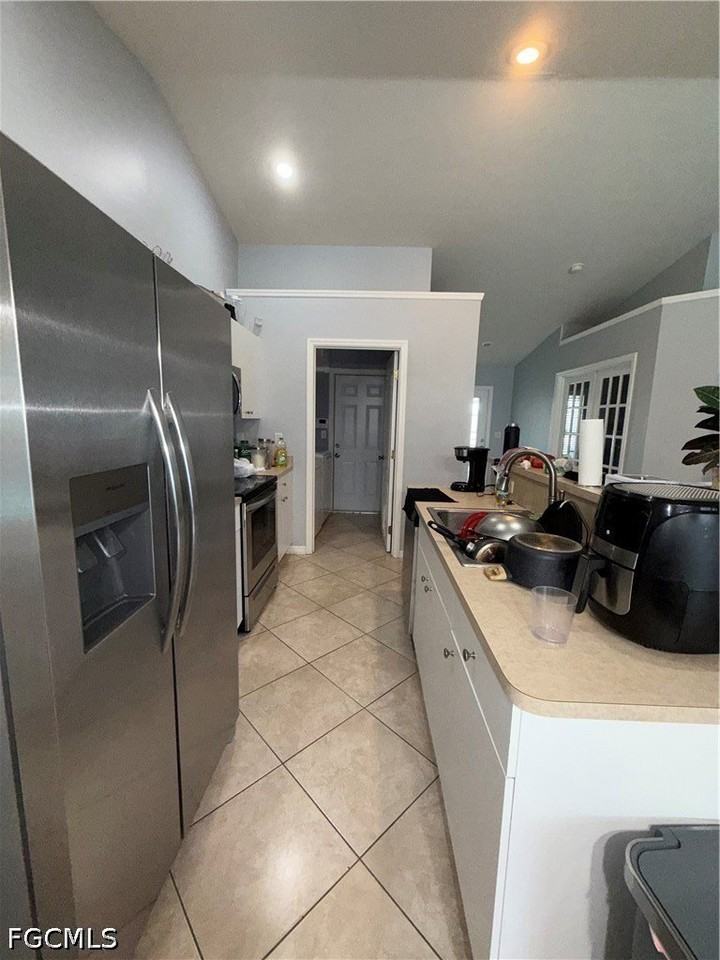 1034 Ne 13th Pl - Photo 7 of 19