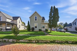 featured image of 704 Davis St