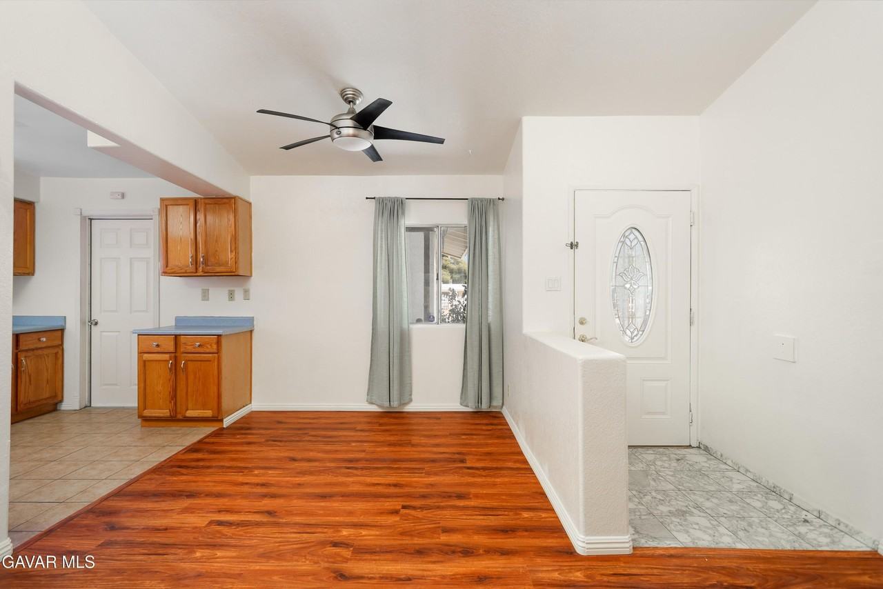 1050 W Avenue J13 - Photo 3 of 24