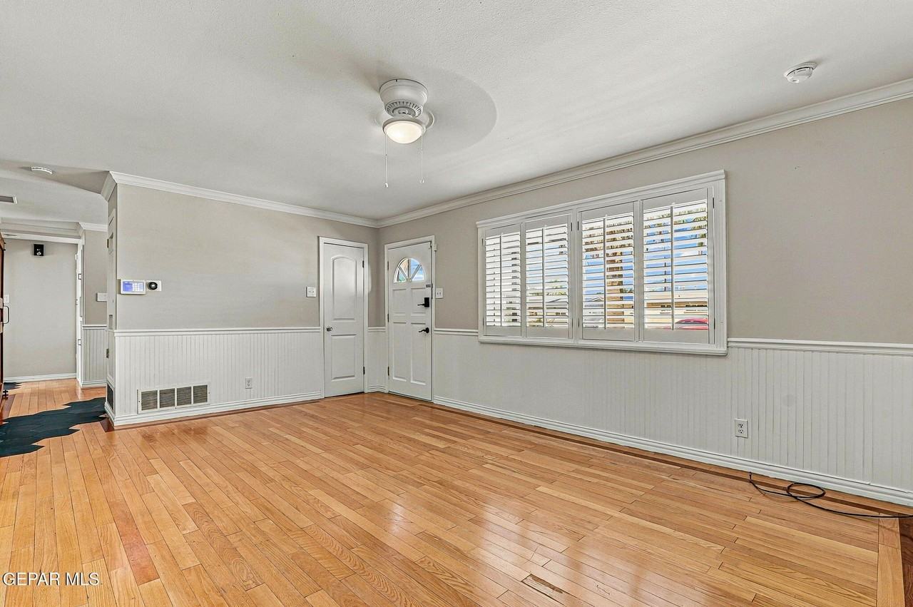 8104 Parkland Dr - Photo 2 of 41