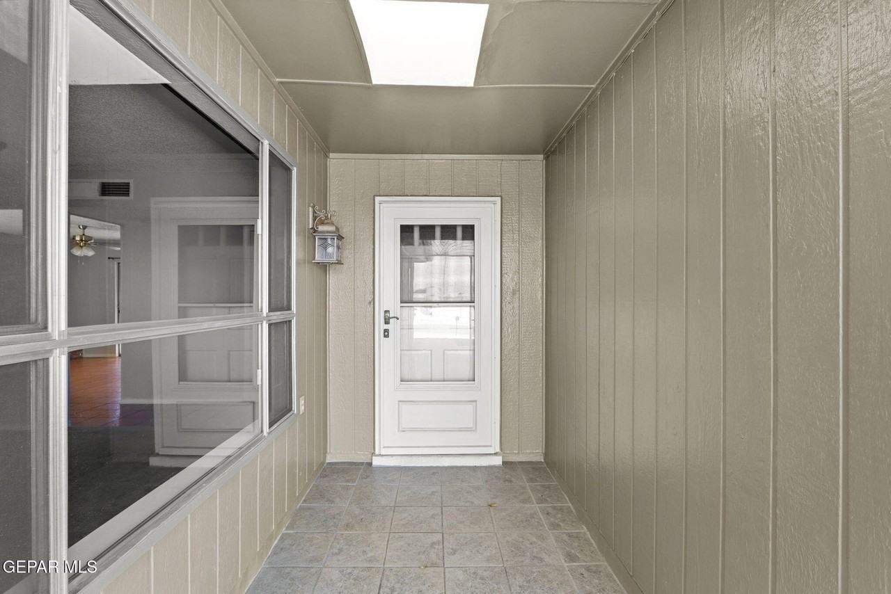 2113 Anise Dr - Photo 3 of 32