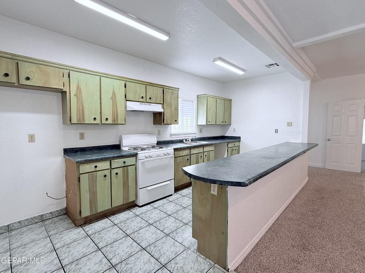 612 Noble St - Photo 7 of 17