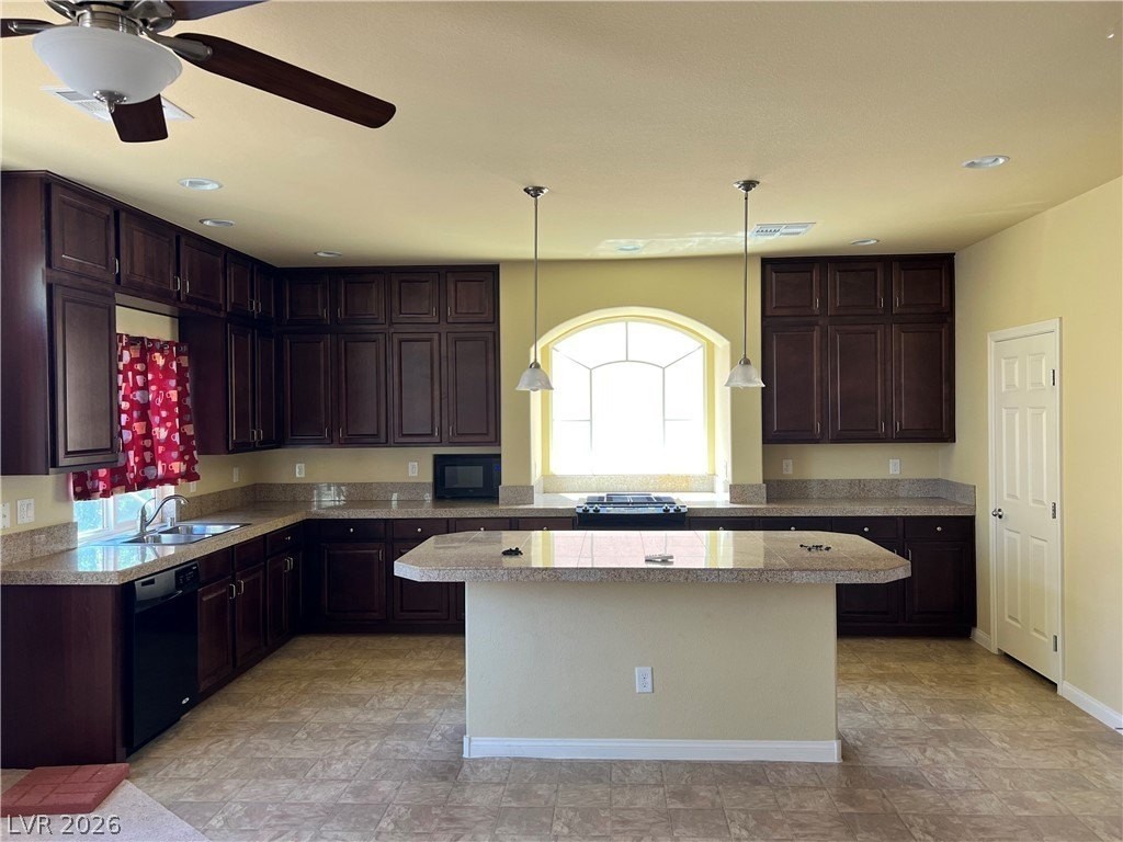 5895 Mendocino Hill Ave - Photo 4 of 15