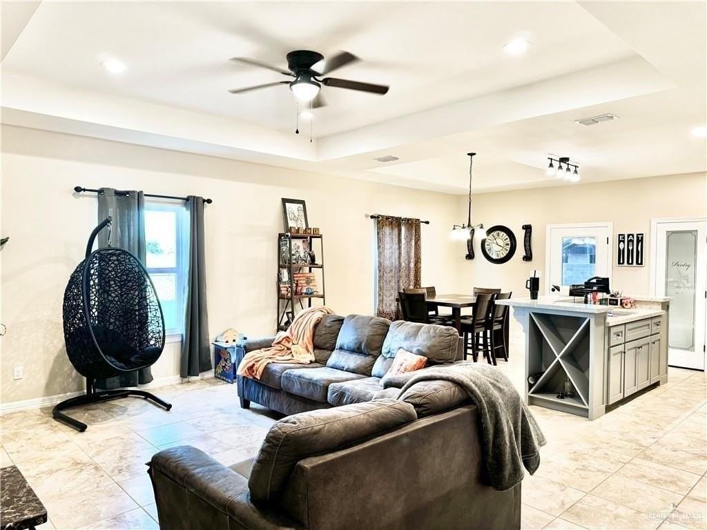 1610 Emma Elizabeth St - Photo 2 of 7