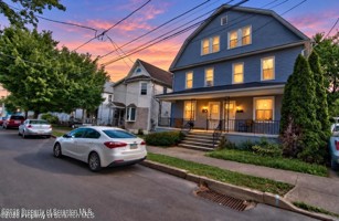 featured image of 34 1/2 John St