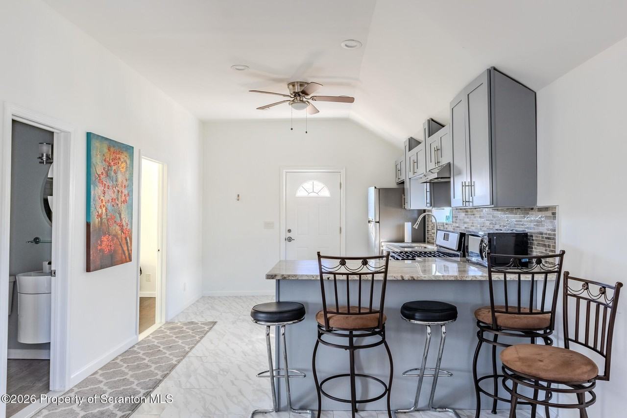 518 Meade St - Photo 3 of 24