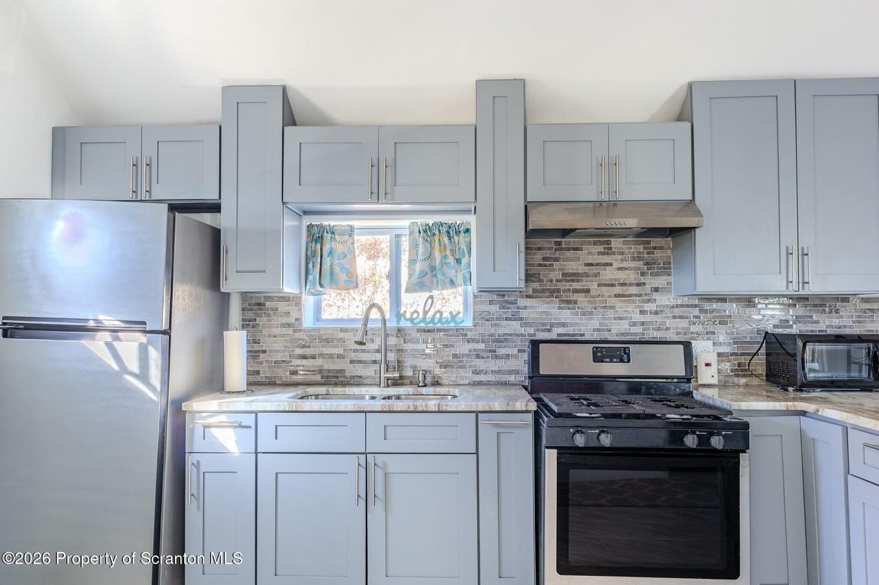 518 Meade St - Photo 5 of 24