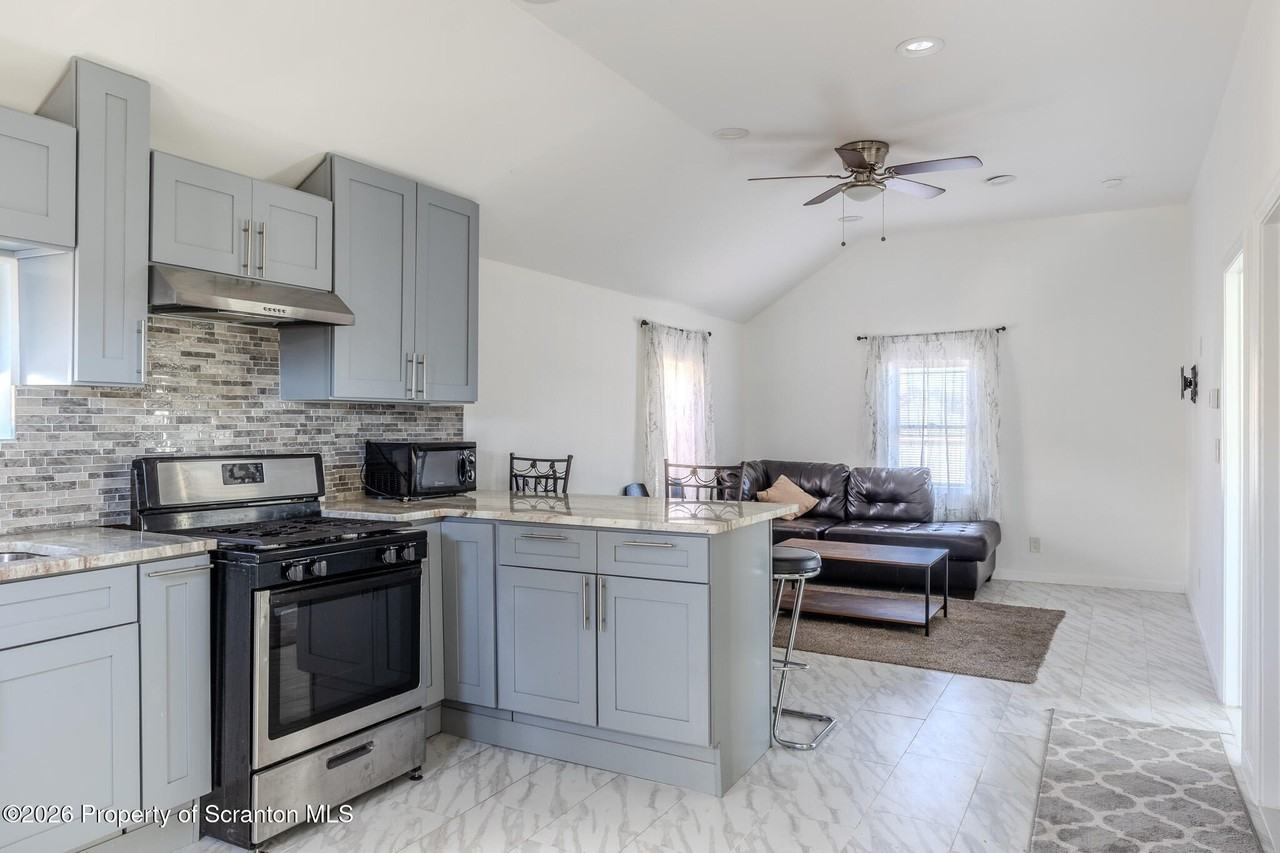 518 Meade St - Photo 6 of 24