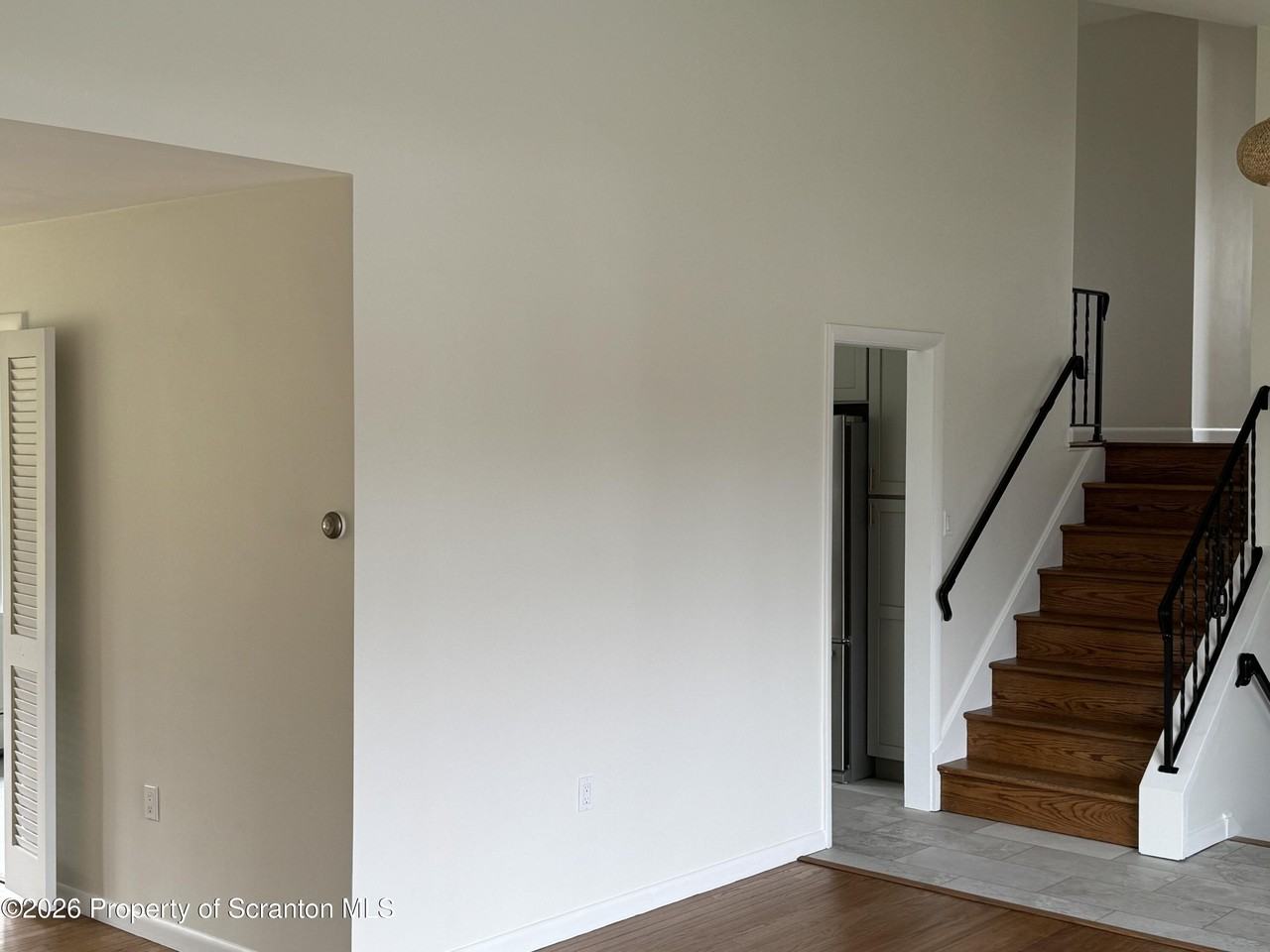 4 Leslie Dr - Photo 7 of 30