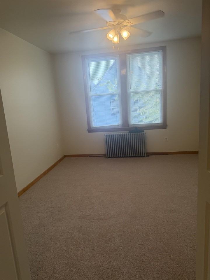 140 W 30th St - Photo 2 of 14