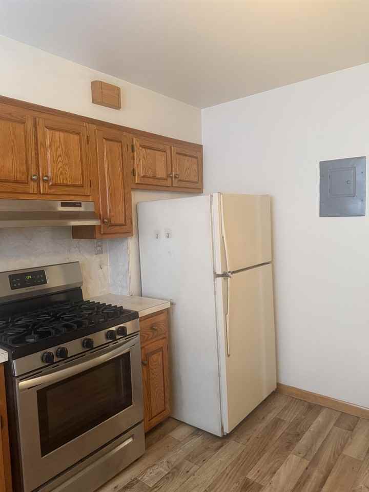 140 W 30th St - Photo 4 of 14