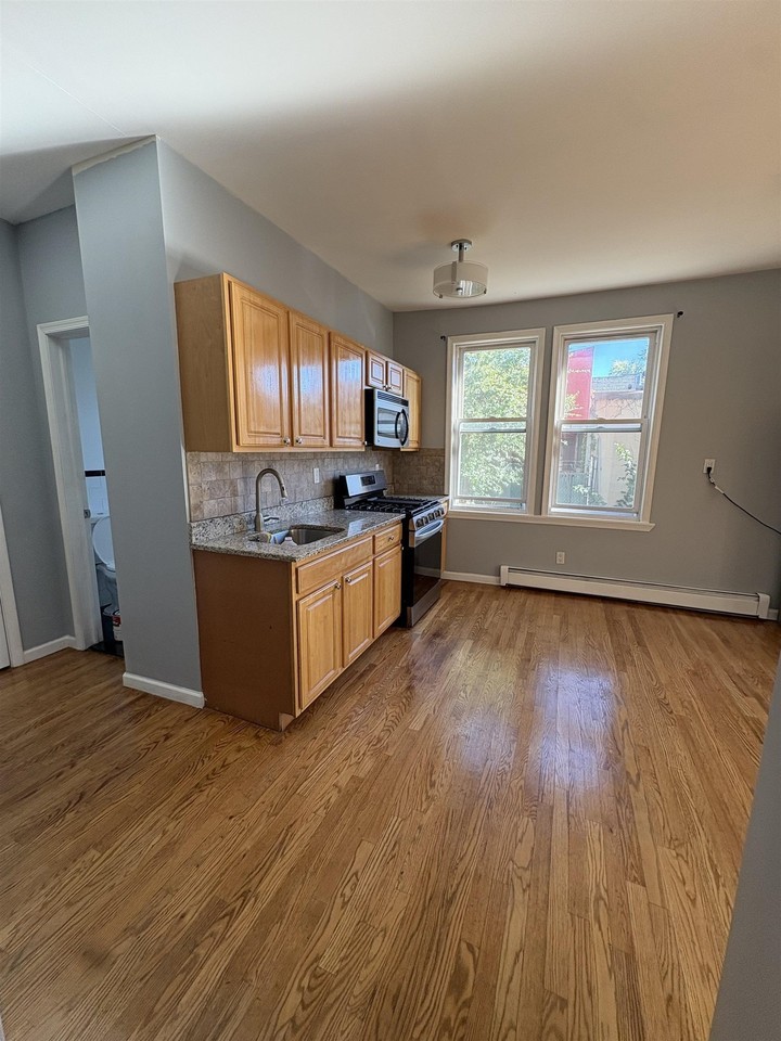 305 Cator Ave #1R - Photo 2 of 12