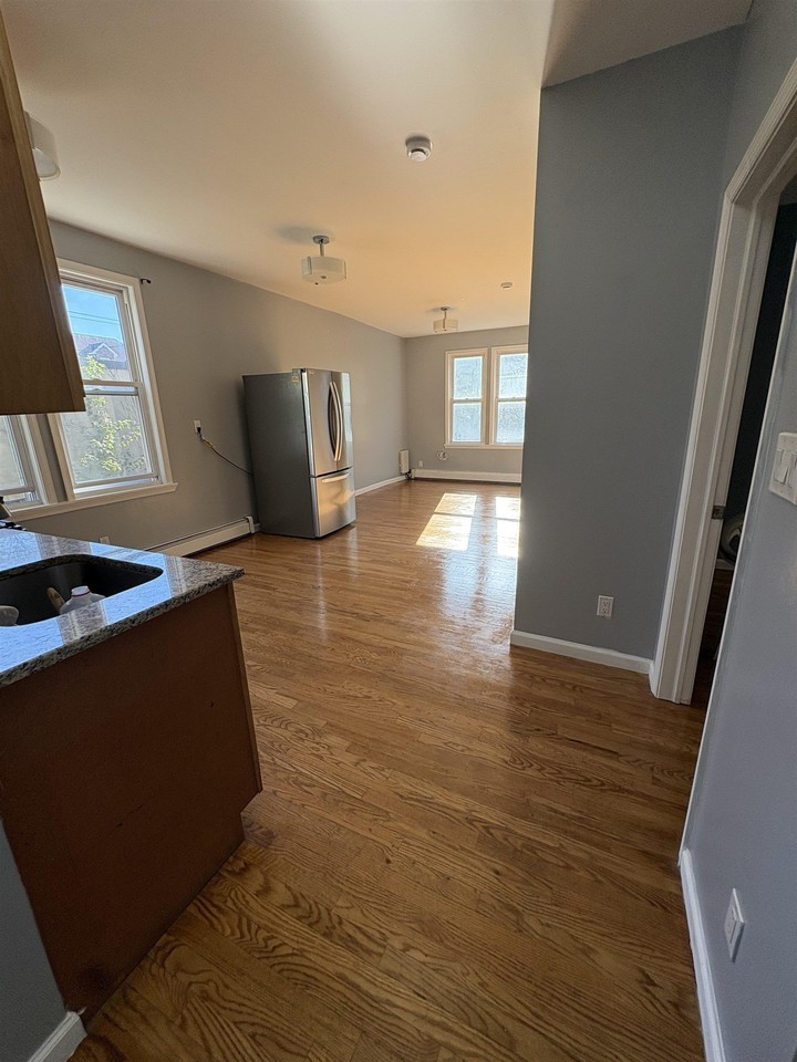 305 Cator Ave #1R - Photo 3 of 12