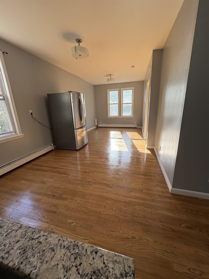 305 Cator Ave #1R - Photo 4 of 12