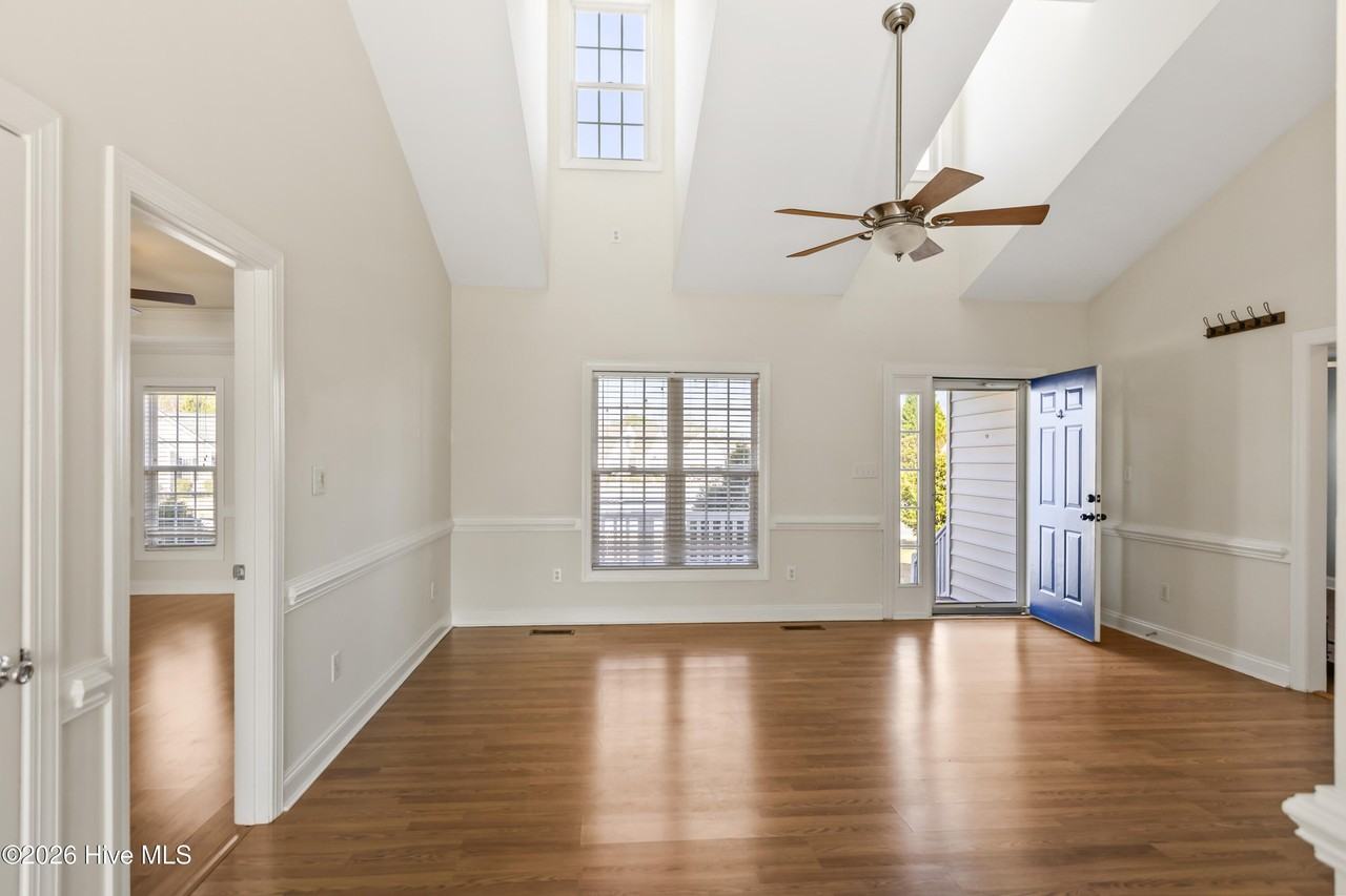 726 Addington Dr - Photo 4 of 27