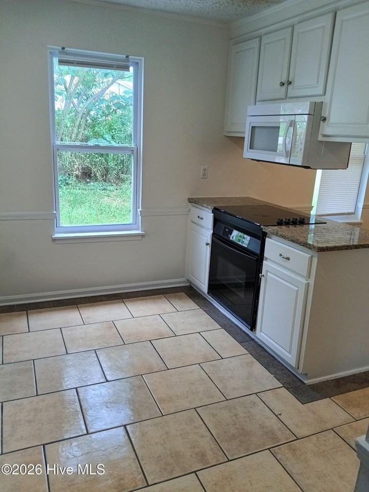 3064 Angela St - Photo 3 of 17