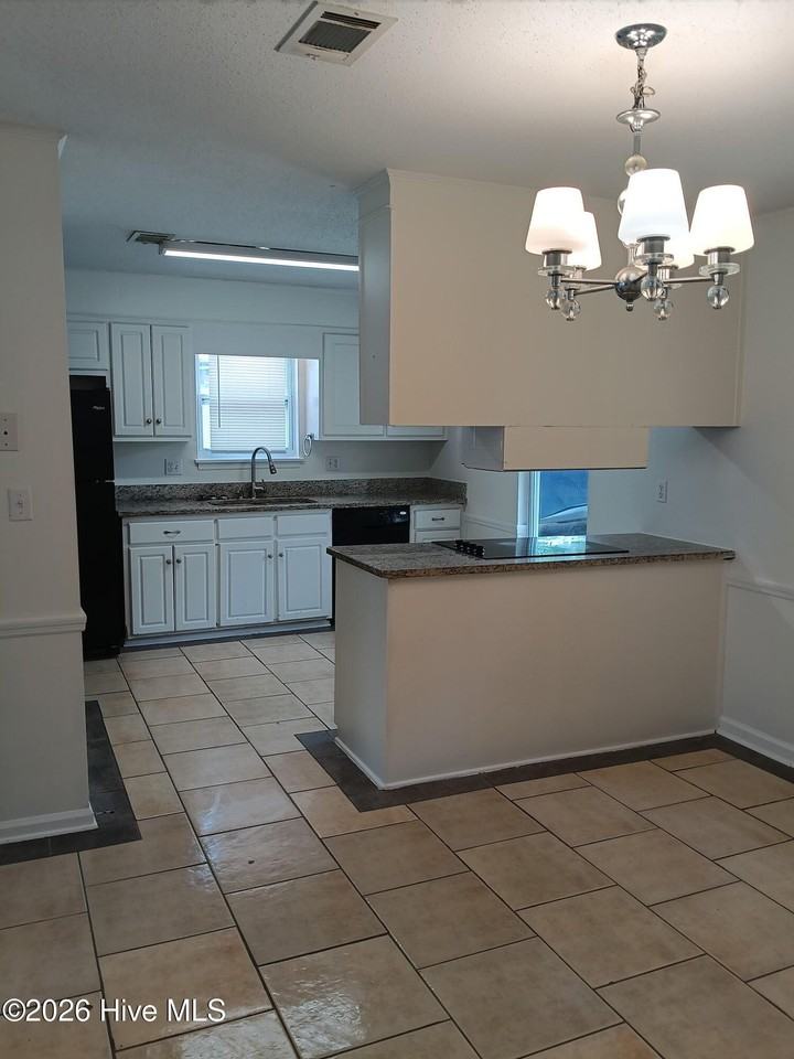 3064 Angela St - Photo 4 of 17