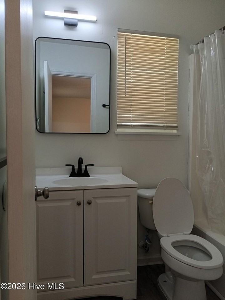 3064 Angela St - Photo 6 of 17