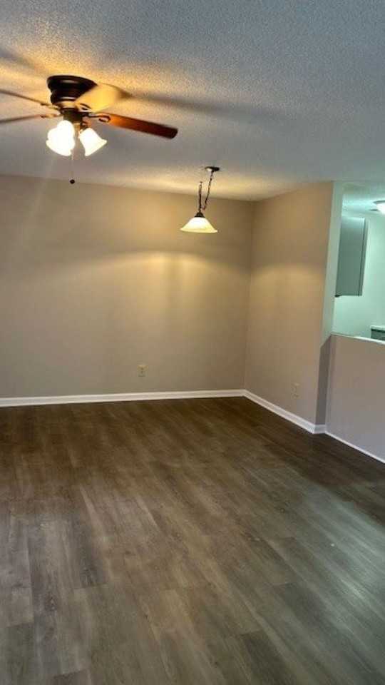 1129 Robinhood Ct #302 - Photo 3 of 11