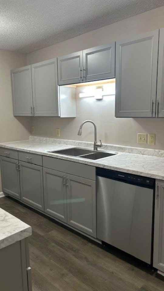 1129 Robinhood Ct #302 - Photo 4 of 11