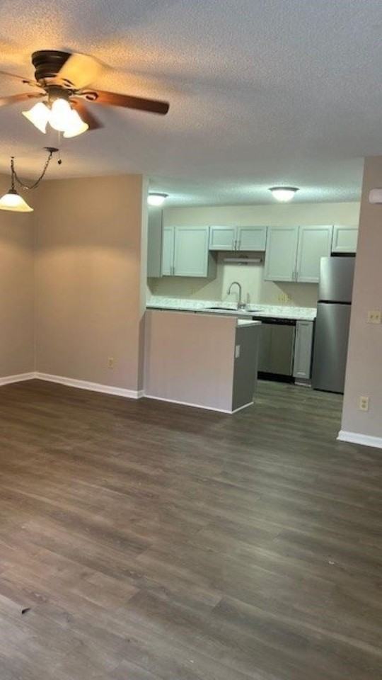 1129 Robinhood Ct #302 - Photo 5 of 11