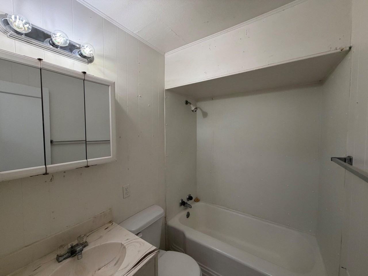 4608 32nd St - Photo 6 of 7