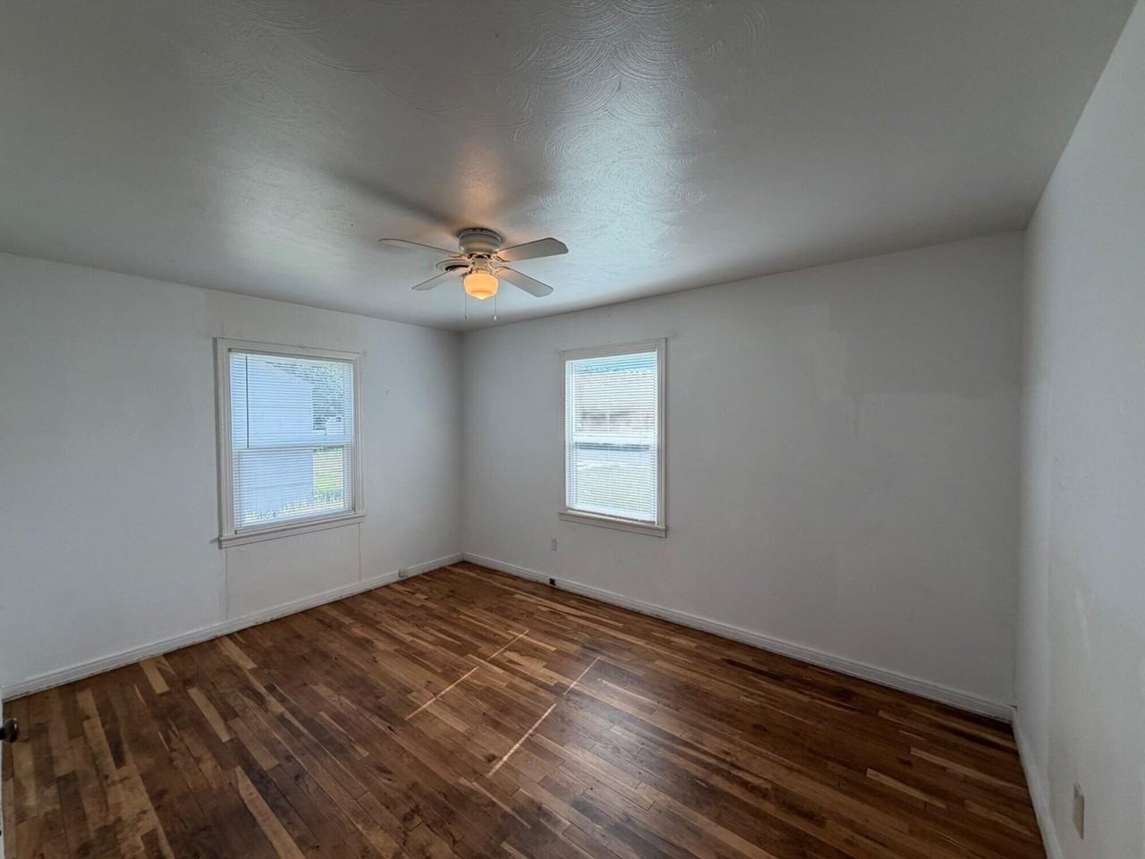 4608 32nd St - Photo 7 of 7