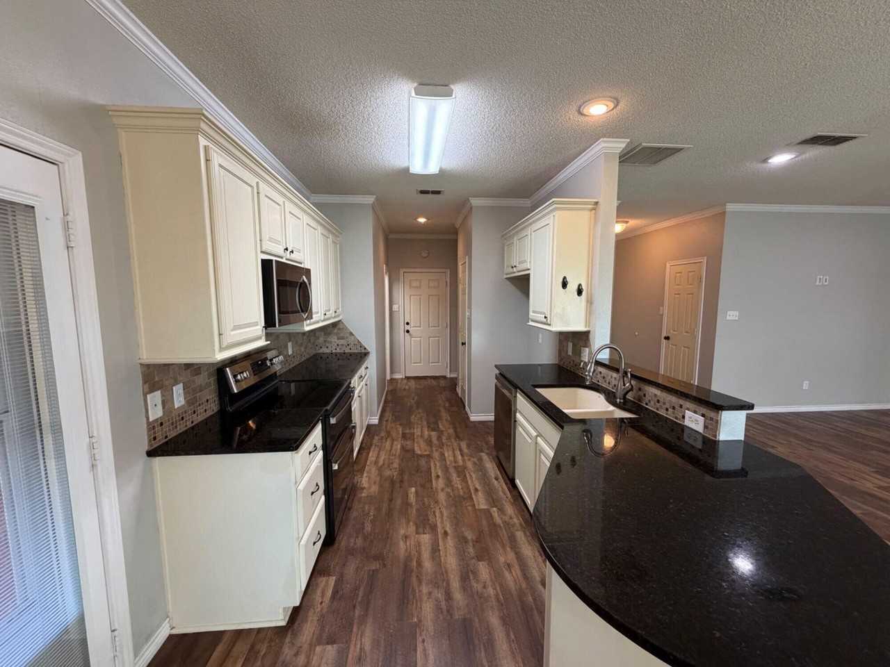 5515 99th St - Photo 5 of 16