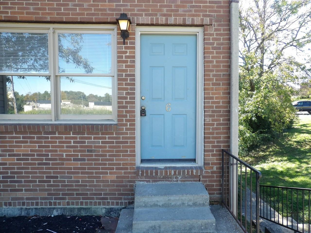 902 Plaza Dr #6 - Photo 4 of 48