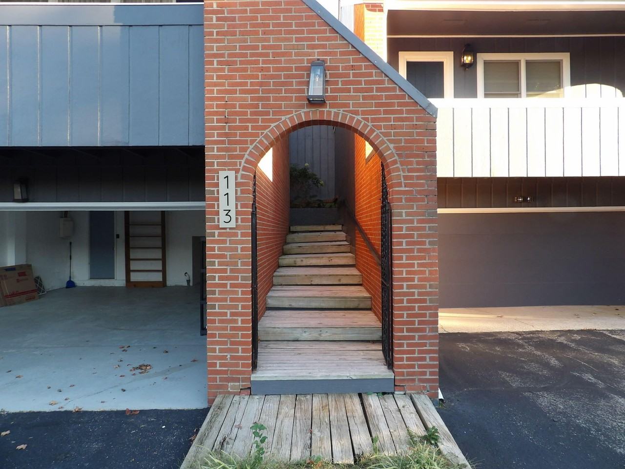 113 Locust Hl - Photo 3 of 50