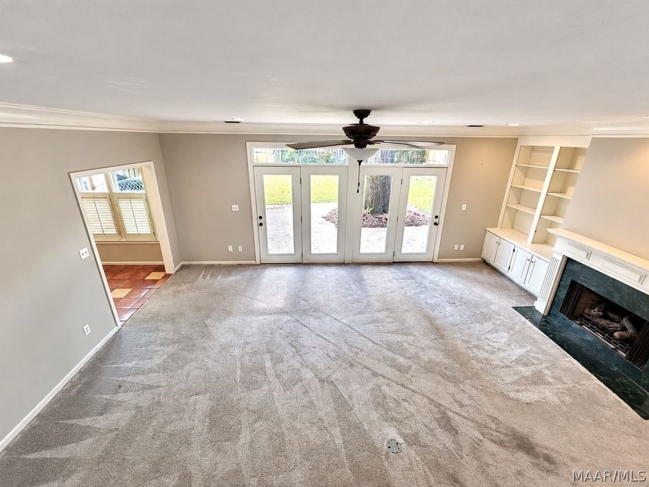 249 Charleston Ct S - Photo 3 of 32