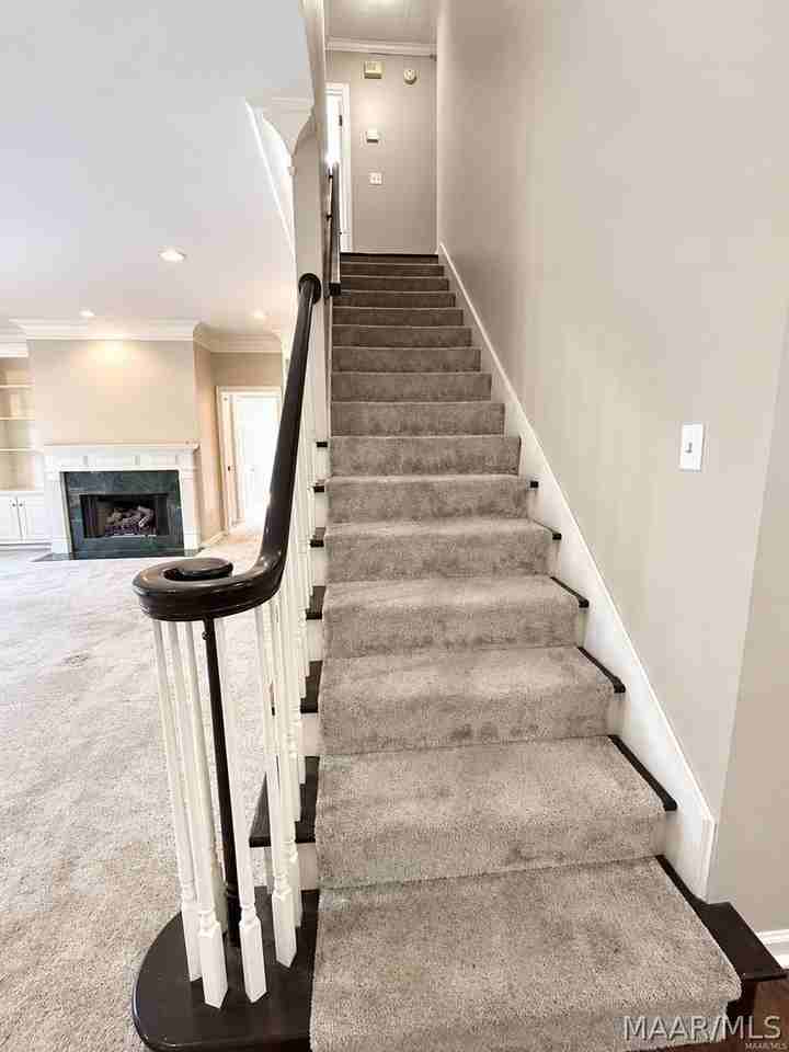 249 Charleston Ct S - Photo 7 of 32