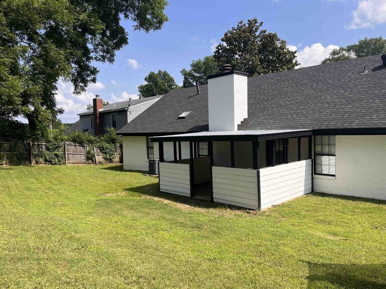 296 E Poplar Ave - Photo 4 of 27