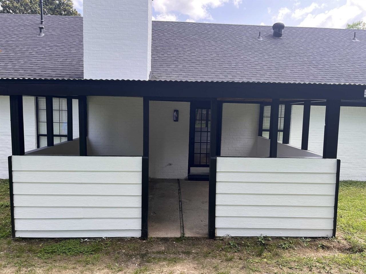 296 E Poplar Ave - Photo 5 of 27