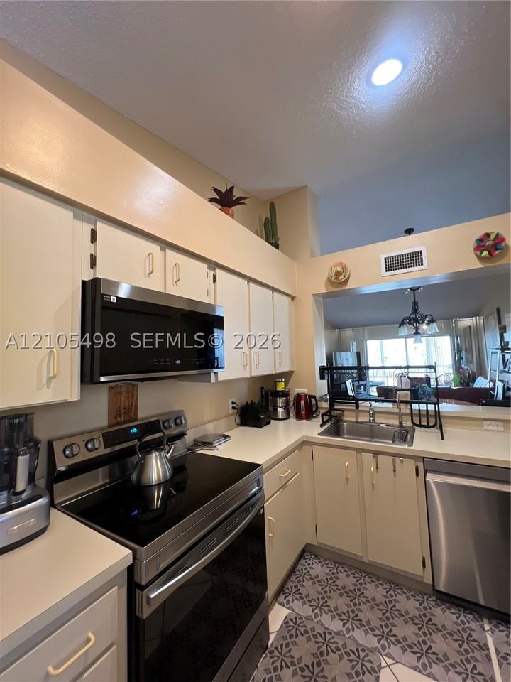 7407 N Devon Dr #212 - Photo 3 of 34