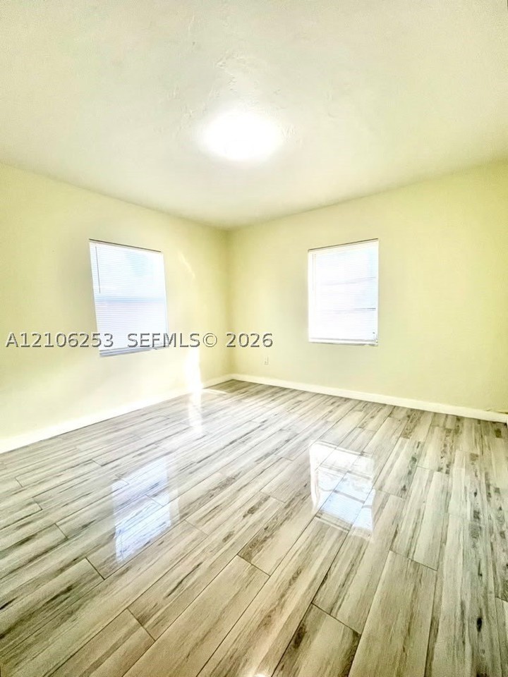 1671 Ne 182nd St - Photo 6 of 16